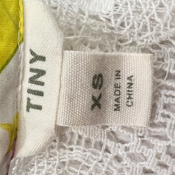 Tiny by Anthropologie Yellow Floral Prink Silk Blend Sleeveless Top Size XS - Picture 6 of 6